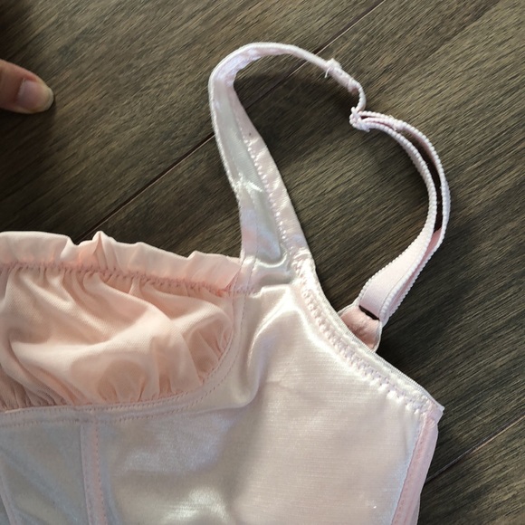 Feminine pink satin corset with scrunched top - Picture 4 of 6